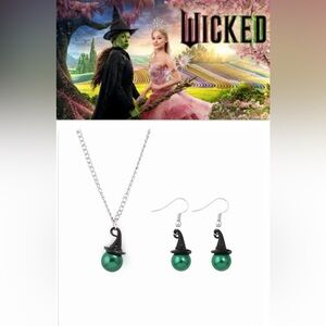 Wicked Witch Of The West Green Faux Pearl rNecklace & Earrings Set Silver Tone